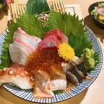 本格炉端 海鮮串焼き 八八 - 