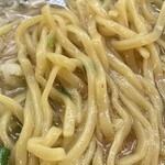 山岡家 - 太めの麺　オイラ好みではない