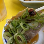 味心 - ネギたっぷりに辛タレをからめて