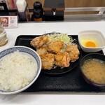 249111291 - から揚げ定食 特盛(から揚げ2個追加) ご飯(無料大盛)＋玉子