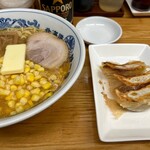Tokuichiban - 味噌バターコーンと餃子セット