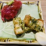 Gyokai Kaede - お通しは鮪寿司と竹輪の磯辺揚げ^ - ^