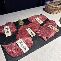 国産熟成焼肉 肉バル ドウラクコリーダ ランドマーク店 - 熟成国産牛赤身肉5種盛合せ