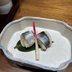 Kadoya - 丸すし　おすすめです！　小魚の酢締めに加え、柑橘系の爽やかさと、おからのさっぱりさが美味しい。