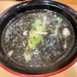 回転寿し トリトン - 【2023年10月】がごめ昆布と黒のりのお味噌汁＠242円。