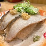 回転寿し トリトン - 【2023年10月】炙りさば岩塩使用＠286円。