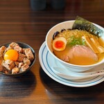 もんごい亭 - もんごいらーめん炙りチャーシュー丼セット