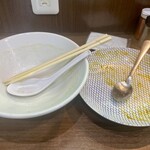 ヌードル＆スパイスカレー 今日の1番 - 必ずスプーンを使って綺麗にするルーティン