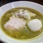 ヌードル＆スパイスカレー 今日の1番 - かけそば(チャーシューと玉子は店主のサービス)