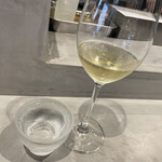 Global French Kitchen 雫 - ❷宮城（大崎）クラフトジン　「欅」
      　フランス（アルザス）白ワイン　Fleur de Lotus「蓮」