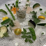 Global French Kitchen 雫 - ①美女のサラダ
                                 初夏の香り　ホタテとジュンサイ