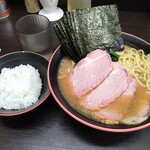 横濱家系ラーメン 勝鬨家 - チャーシューメン中盛＋のり増し＋中ライス