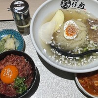 牛刺しと焼肉 仔虎 クリスロード店 - 