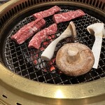 炭火焼肉 きらく亭 - 