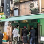 らーめん 鴨to葱 - いつも行列。今日は10時着で15人待ちくらい。