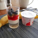 The veranda at The Beachhouse - ヨーグルトやフルーツも！