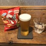 麹町いづみや しろ - カルビーかっぱえびせん、あがりビール