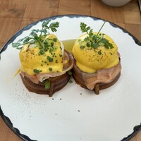 ザ タヴァン グリル＆ラウンジ - 