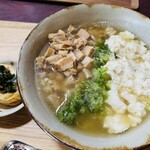 Nahaso Badokoro Takaramachiga - コロコロラフテー、アーサ、ゆし豆腐　　辛ニラいなり