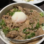 旨タレ屋 - 和牛すじ肉味噌煮込み丼