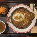 Koguma - 焼きカレー全景。
                        全体的にボリュームは控えめなのでレデーでもペロペロリでせう。