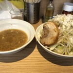 249161887 - つけ麺(900円)※にんにく少・野菜多・玉ねぎ多・背脂普通・味普通・麺柔め