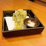 いざかや しん - 旬のアスパラを天ぷらでオーダーさせて頂きました(o^^o)