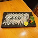 いざかや しん - 地元広島ならではの穴子の薄造りです(o^^o)ねっとりとした食感とほのかな甘味が特徴です！！