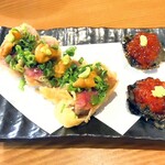 天ぷらとワイン 小島 学芸大店 - 赤み牛のウニのせと海苔のイクラカナッペ