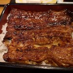 冨喜寄 - 鰻重（特上）の一段目。ご飯のタレは少なめで、好み。