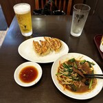 幸楽 - 手作り餃子　レバニラ炒め　生ビール
