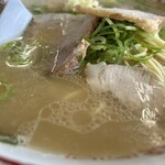 江ちゃんラーメン - スープ側から(๑˃̵ᴗ˂̵)