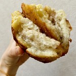 TANI ROKU BAKERY PANENA - わ〜！これほんと大好き！リベイクしたからクラストはカリッとしていて、クラムはじゅんわりと染み込んだバターの風味が感じられる！♡そこにマロンペースト＆ホワイトチョコがマッチしていてとっても美味しい♡♡