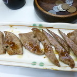 立飲みコーナー大つか - 2014.03 ２日目の２品目、、となりの方が頼んでて美味しそうだったので、レバータレ焼きこの量でも（１９０円）