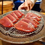 Sushi Onikai Kakeni - 鰹の燻製