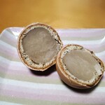 道の駅 遠野 風の丘 - 生地にも餡にも紅茶が使われているよう