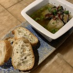 Oyster and Wine Bar RITZ - 牡蠣のアヒージョとブルスケッタ