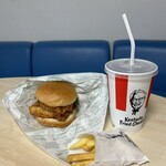 ケンタッキーフライドチキン - ダブルチキンフィレバーガーセット。何かバーガー、小さぁ⁉︎ ('24/06/02)