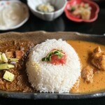 旧ヤム邸 - 2種類のカレーをチョイス※3種がけもできます