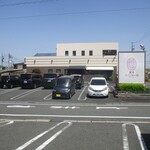 美桃旅庵 - 広い駐車場（20台以上駐車可）。