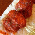 カレー＆居酒屋 ニコニコ - 鳥からはインド風？のスパイスがまぶしてある