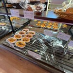 本間製パン本社工場直売ベーカリーアヴァンセ - 店内