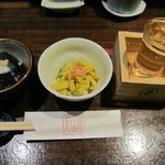 Irori Onjaku - 小鉢２種と日本酒でスタートしました