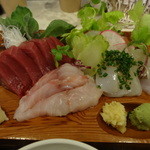 ビストロ茶葉蘭 - 銚子産の鰹、イサキ、烏賊、帆立のお刺し身