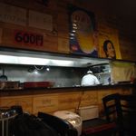 得得屋 - 手際よく調理中…