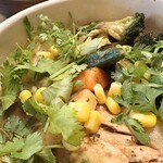 Kareya Hiroshi - 基本の野菜のスープカレー（チキンレッグとパクチートッピング）　ライス大盛り