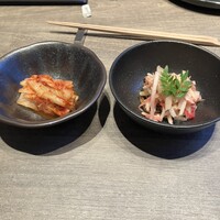 焼肉うしごろ 池袋店 - キムチと混ぜナムル