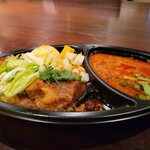 リコ プア - ビーフカレー「トリプルがけ」1,050円