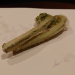 天ぷら 京星 - こごみ(山菜)