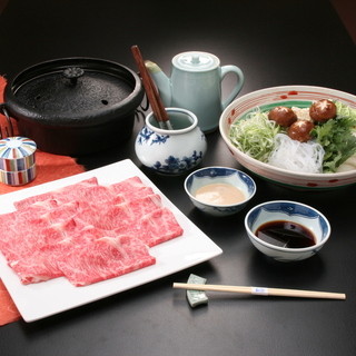使用A5級山形牛肉！美味的“寿喜烧”或“涮涮鍋”